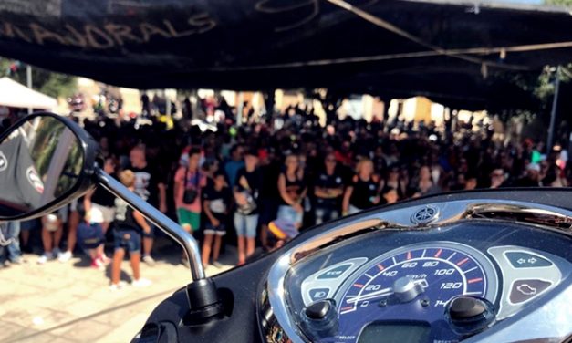 Más de 1.000 personas se congregan en la  XIII Matinal Motera de Palmera