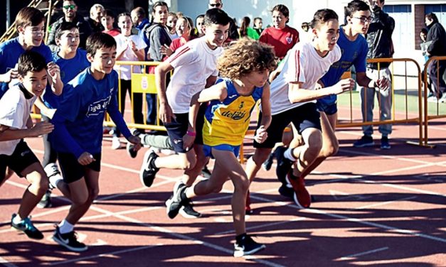 Más de 400 niños participaron  en Gandia en la prueba escolar de campo  a través organizada por el CA Safor Teika