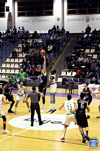 el UpB Gandia A Visión cae por un tanto ante el TAU Castellón B ( 75-76)
