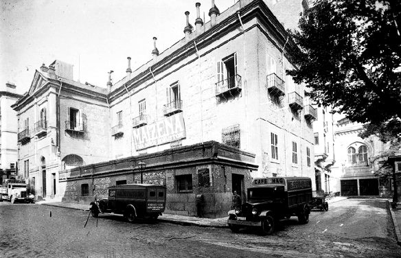 LA CASA DE LAS 7 CHIMENEAS por María Antonia Mantecón
