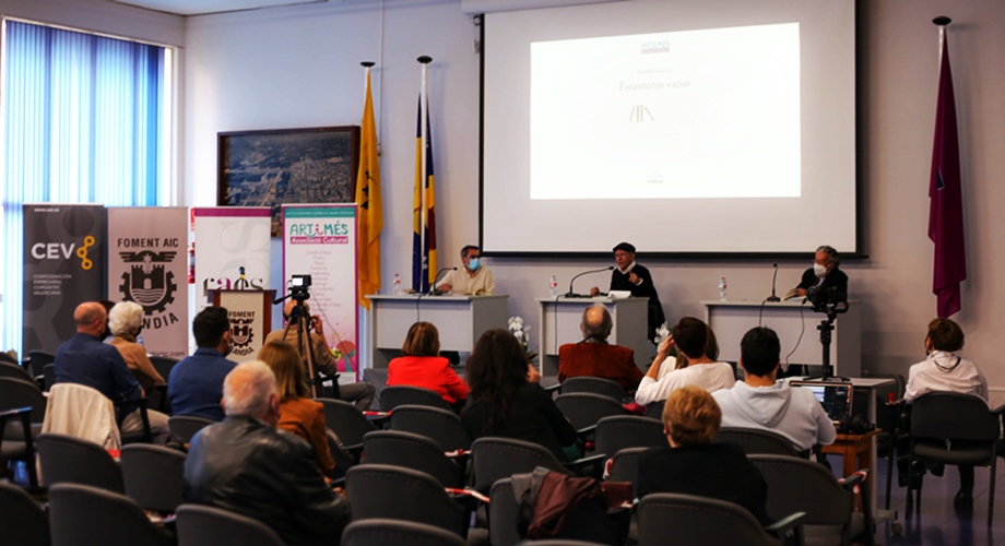 Ricardo Bellveser presentó su libro en Fomento de Gandia