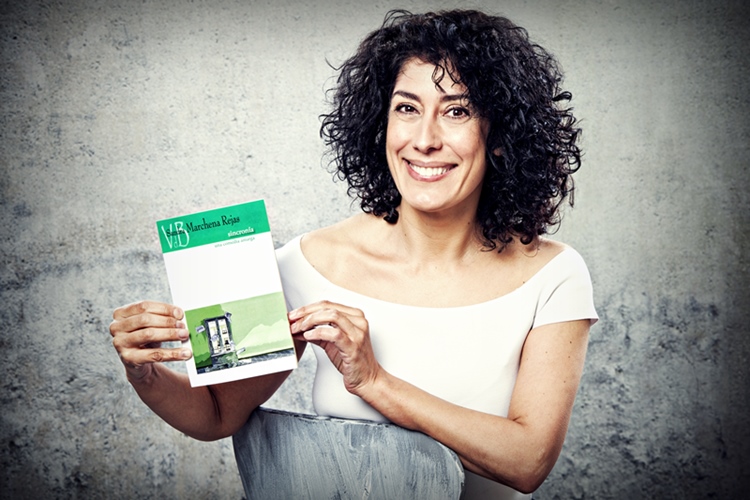 Sandra Marchena publica la obra teatral “SINCRONÍA (Una comedia amarga)”