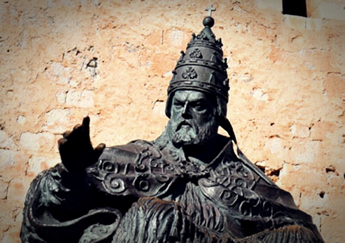 EL PAPA LUNA por María Antonia Mantecón